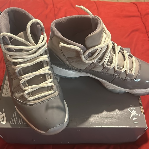 8 1/2 men’s  Jordan 11 cool grey wore a few times - Picture 4 of 4